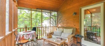 3 Mi to Dtwn Jefferson City: Family Home w/ Deck
