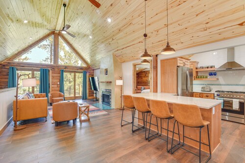 3 Mi to Resort: Year-round Angel Fire Getaway!