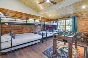 House (5 Bedrooms) | Interior