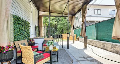 2 Mi to The Marketplace: Spring Valley Apartment