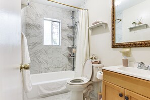 Apartment (3 Bedrooms) | Interior - 2 Mi to The Marketplace: Spring Valley Apartment (Spring Valley)