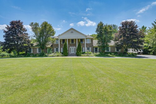 6 Shared Acres, Pool Table: Barrington Hills Apt!