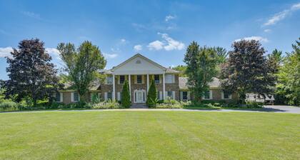 6 Shared Acres, Pool Table: Barrington Hills Apt!