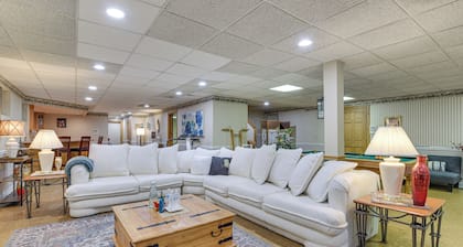 6 Shared Acres, Pool Table: Barrington Hills Apt!