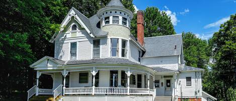 House (4 Bedrooms) | Front of property