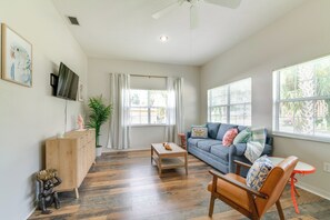 Interior - Explore Dtwn Crystal River: Walkable Duplex Unit (Crystal River)