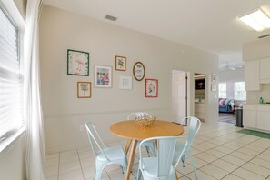 Interior - Explore Dtwn Crystal River: Walkable Duplex Unit (Crystal River)