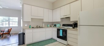 Explore Dtwn Crystal River: Walkable Duplex Unit