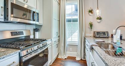 Community Perks: Mountain-view Condo in Toccoa!