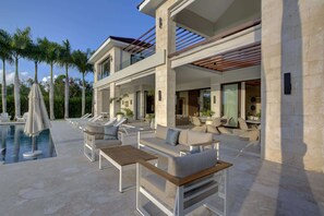 Villa | 5 bedrooms, Internet