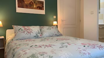 3 makuuhuonetta, silitysrauta/-lauta, Wi-Fi, vuodevaatteet