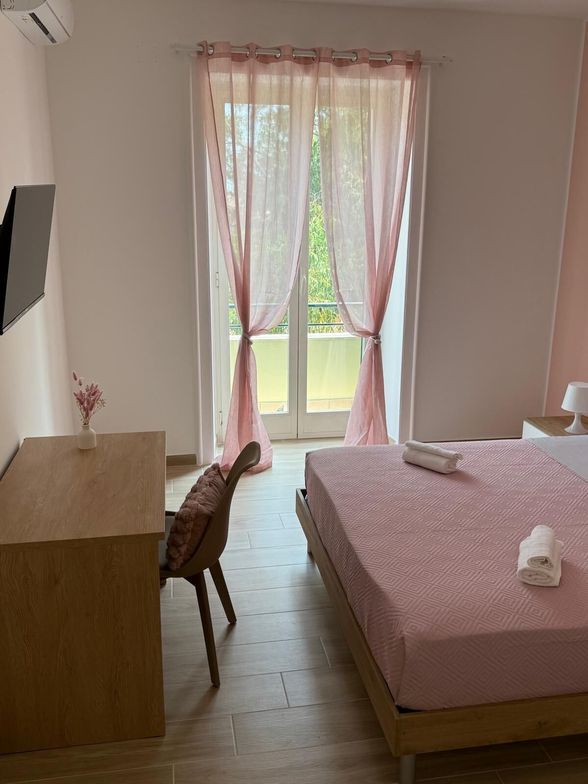 2 makuuhuonetta, silitysrauta/-lauta, ilmainen Wi-Fi, vuodevaatteet