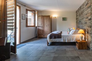 1 bedroom, WiFi, bed sheets