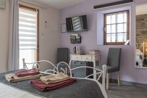 1 habitación, wifi y ropa de cama
