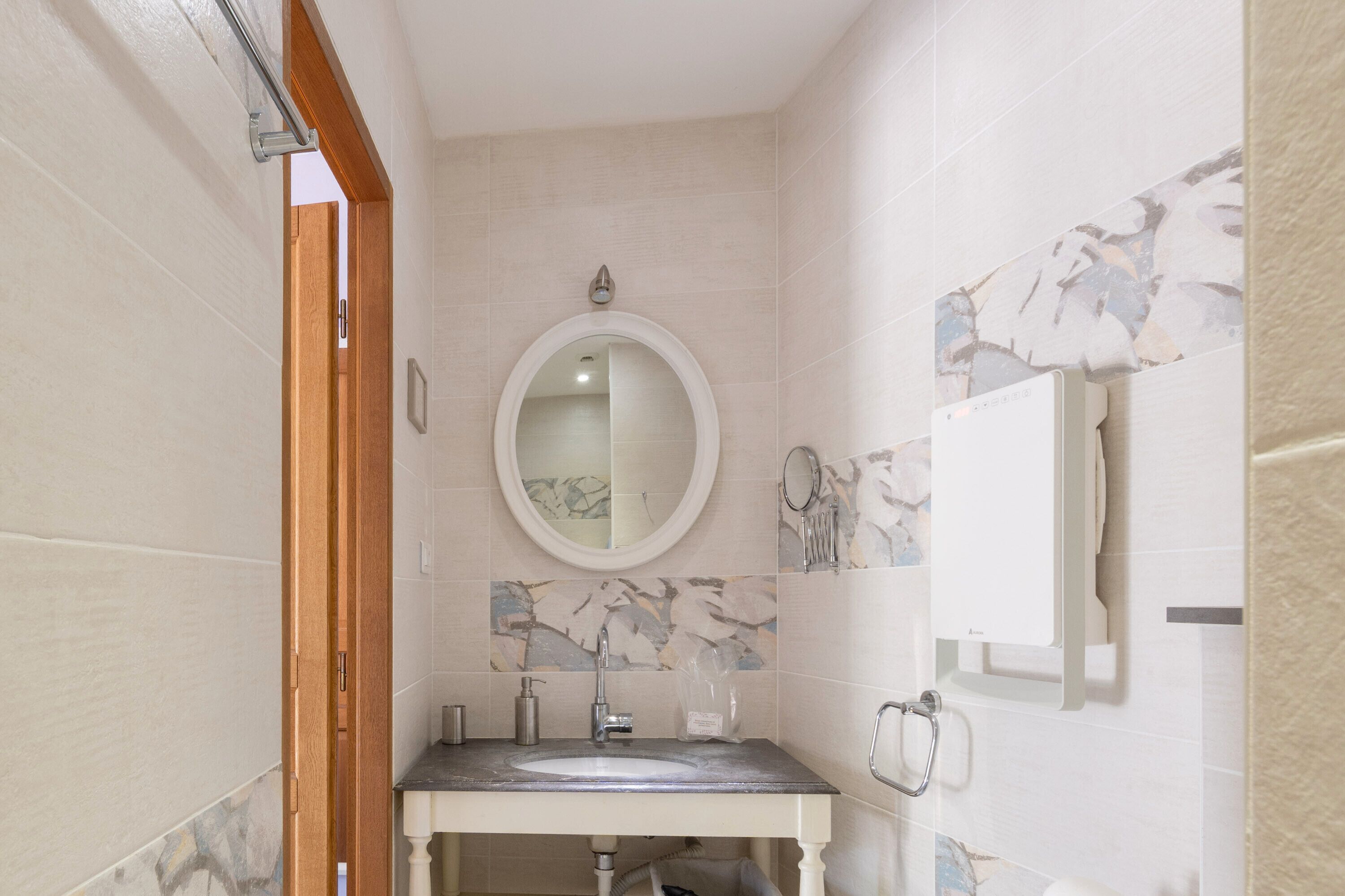 Dusj, hårføner og håndklær