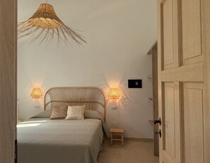 1 dormitori, planxa i posts de planxar, wifi i roba de llit