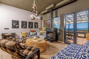 Deluxe Chalet | Living area