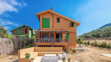 Façana frontal de l'allotjament