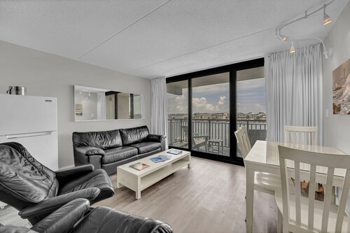 Harbor Inn 405 - Fantastic sound front condo with ocean views!