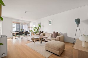 TV - City Apartment | Modern & Spacious (Bergen)
