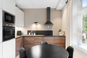 Fridge, oven, stovetop, dishwasher - Inviting & Cozy City Apartment (Bergen)
