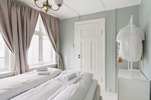 4 bedrooms, WiFi, bed sheets