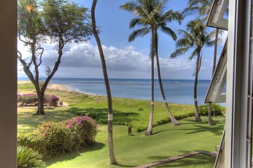 Hotel-zoned Oceanfront Comfort on a Budget 2bed 2ba condo - NEW LISTING!