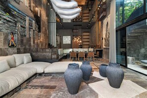 Télévision, chaîne hi-fi, espaces bureaux