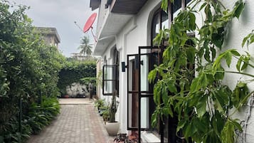 Shared Dormitory, 5 Bedrooms, Smoking, Balcony | Exterior