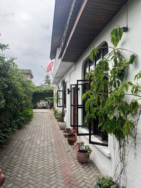 Shared Dormitory, 5 Bedrooms, Smoking, Balcony | Exterior