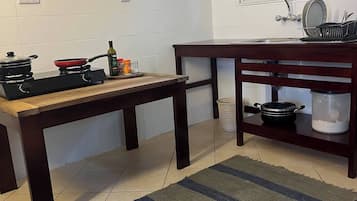 Shared Dormitory, 5 Bedrooms, Smoking, Balcony | Interior