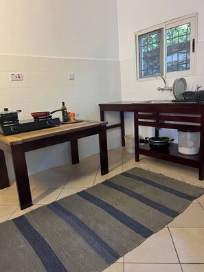 Shared Dormitory, 5 Bedrooms, Smoking, Balcony | Interior