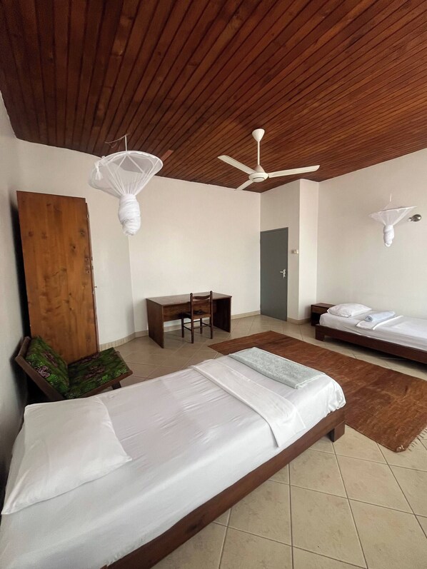 Dormitorio condiviso, 5 camere da letto, fumatori, balcone | 5 camere