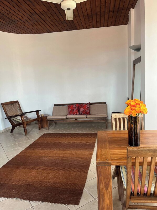 Shared Dormitory, 5 Bedrooms, Smoking, Balcony | Living room