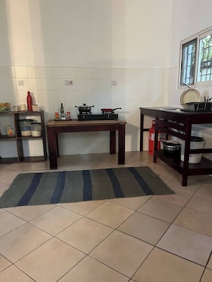 Dortoir Partagé, 5 chambres, fumeurs, balcon | Intérieur