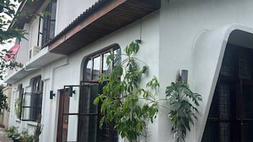 Shared Dormitory, 5 Bedrooms, Smoking, Balcony | Exterior