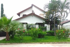 Shared Dormitory, 5 Bedrooms, Smoking, Balcony | Taman