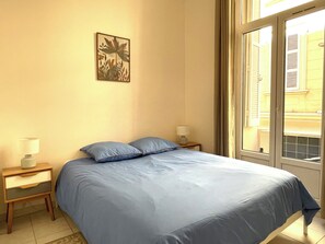 2 bedrooms, iron/ironing board, WiFi, bed sheets - Spacious 2-bedroom flat with air conditioning - Opera - Vieux Port (Marseille)