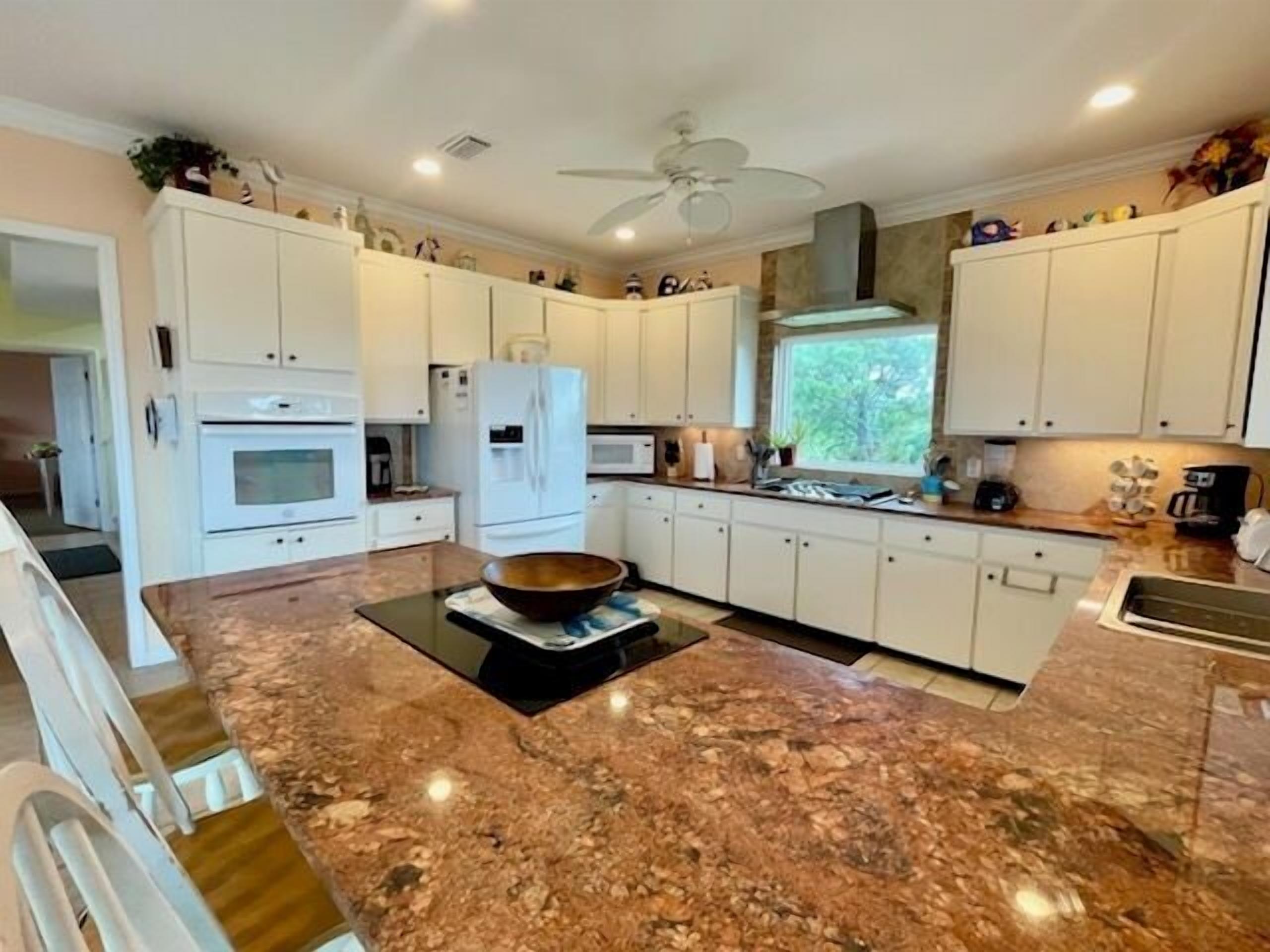 冷蔵庫、電子レンジ、オーブン、食器洗い機