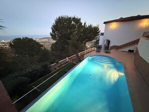 Outdoor pool - Architect-designed home with exceptional panoramic ocean views and an infinity pool (Castell-Platja d'Aro)