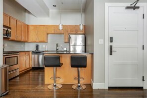 Mikrowelle, Ofen, Herdplatte, Geschirrspüler