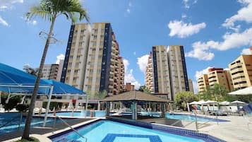 7 piscines extérieures