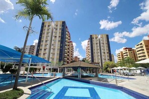 7 outdoor pools