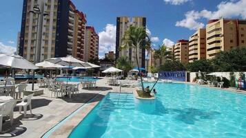 Apartment | Kolam renang | 7 kolam renang terbuka