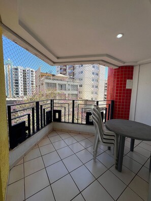 ファミリー アパートメント | 屋外ダイニングエリア