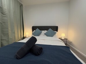 4 bedrooms, iron/ironing board, WiFi, bed sheets - Brand new 4 Bedroom retreat close to nature reserve (Strathnairn)