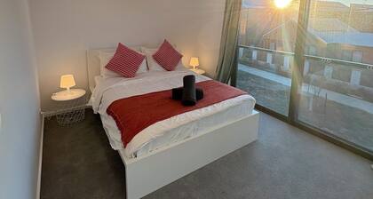 Brand new 4 Bedroom retreat close to nature reserve