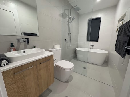ヘアドライヤー、タオル、石鹸、トイレットペーパー. Brand new 4 Bedroom retreat close to nature reserve