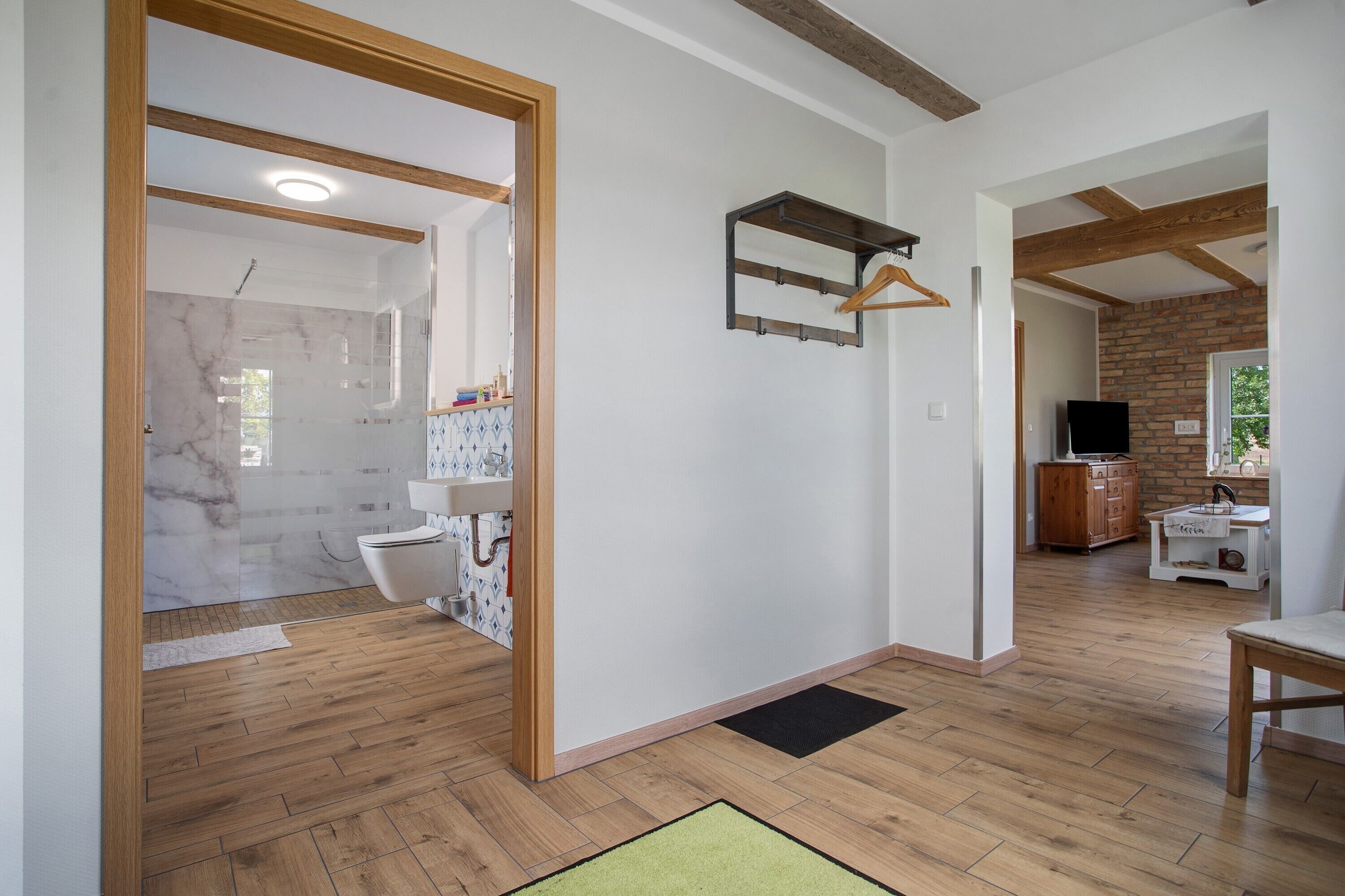 Dusche, Haartrockner, Handtücher