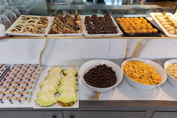 Free daily buffet breakfast 